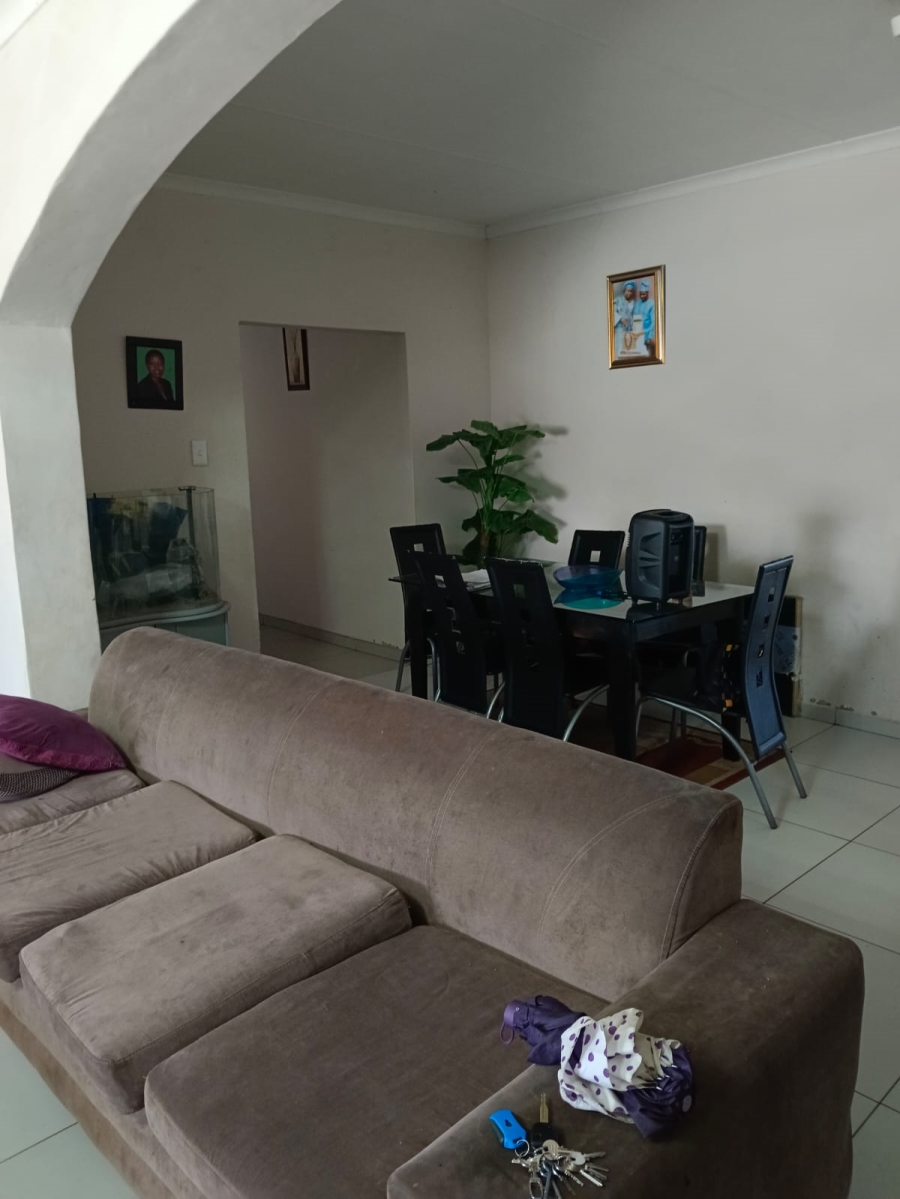 6 Bedroom Property for Sale in Flamwood North West